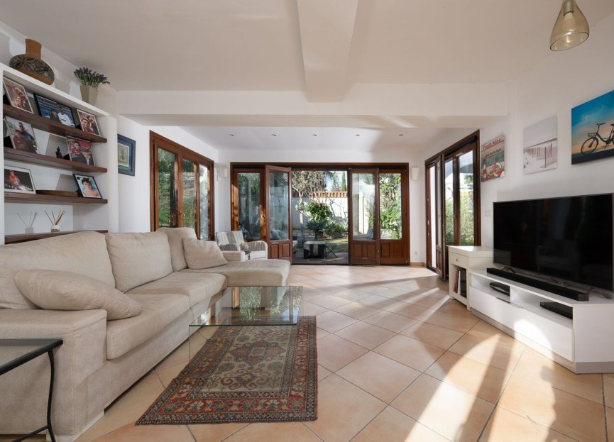 Resale - House - Detached Villa - Marbella - Marbesa