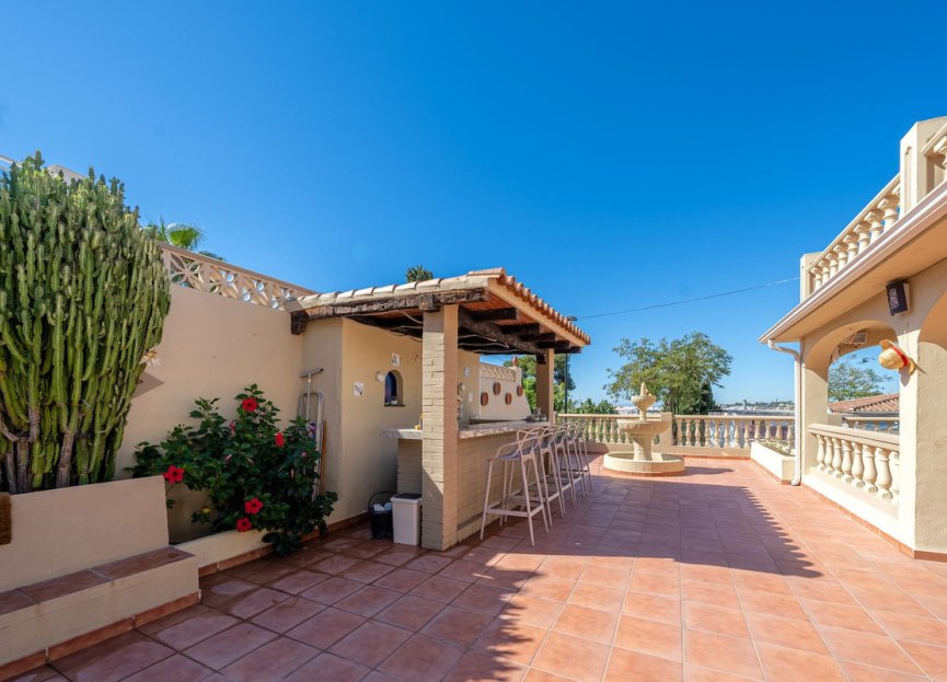 Resale - House - Detached Villa - Marbella - Nueva Andalucia