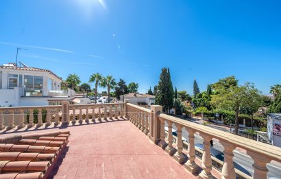 Resale - House - Detached Villa - Marbella - Nueva Andalucia