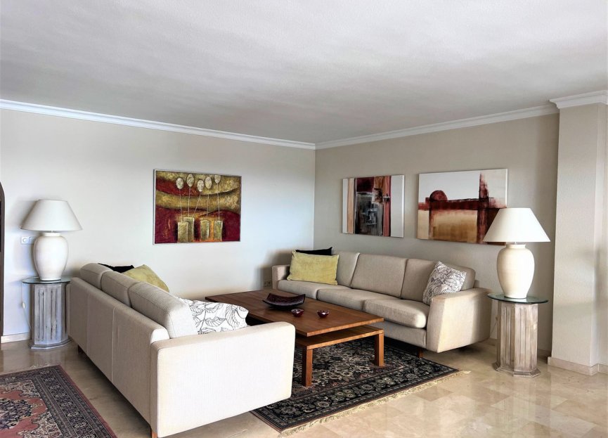 Resale - Apartment - Middle Floor Apartment - Estepona - Atalaya