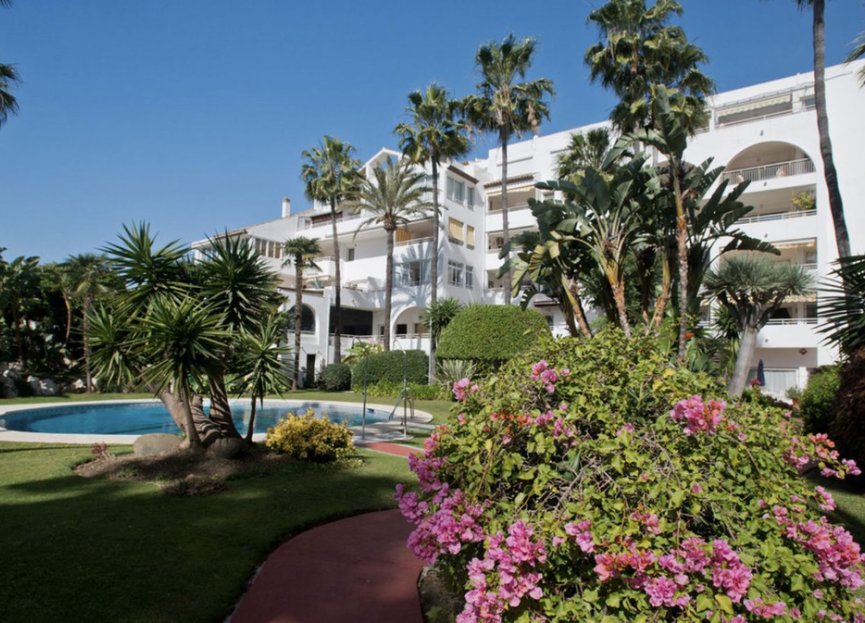 Resale - Apartment - Middle Floor Apartment - Estepona - Atalaya