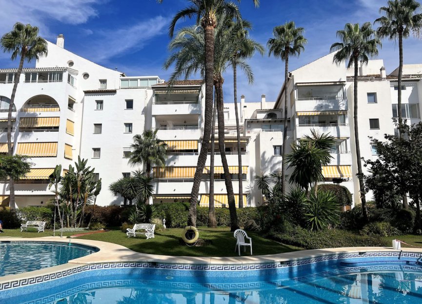 Resale - Apartment - Middle Floor Apartment - Estepona - Atalaya