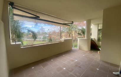 Resale - Apartment - Middle Floor Apartment - Marbella - Guadalmina Alta