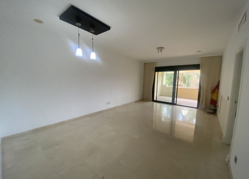 Resale - Apartment - Middle Floor Apartment - Marbella - Guadalmina Alta