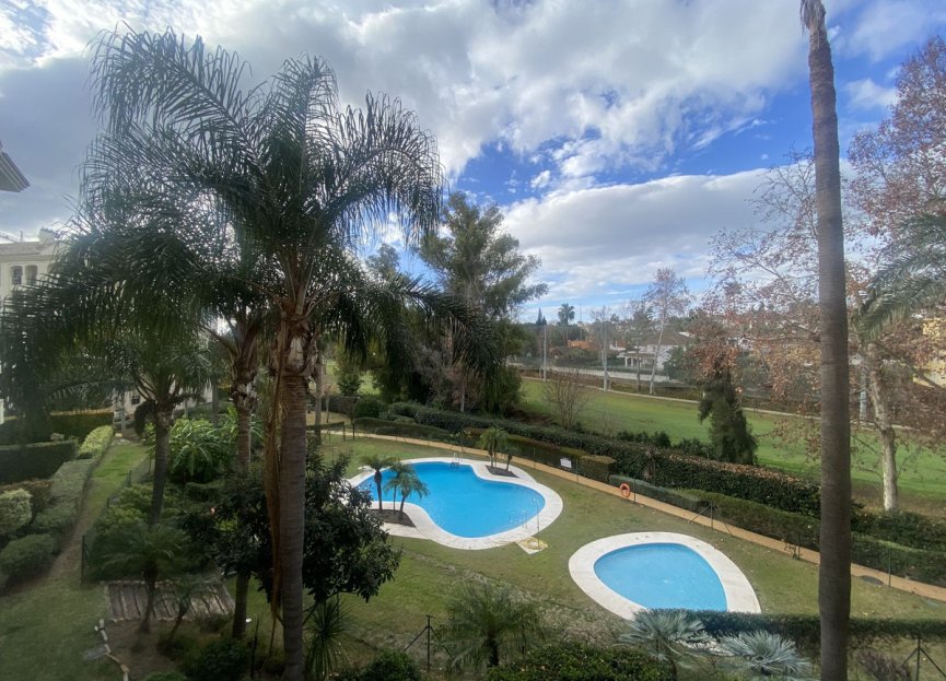 Resale - Apartment - Middle Floor Apartment - Marbella - Guadalmina Alta