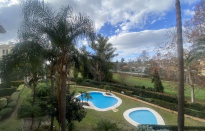 Resale - Apartment - Middle Floor Apartment - Marbella - Guadalmina Alta