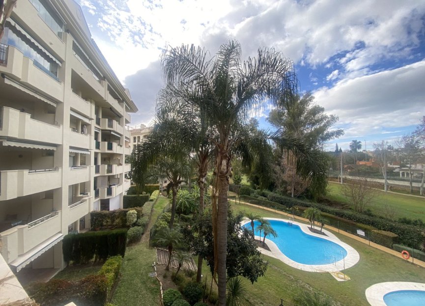 Resale - Apartment - Middle Floor Apartment - Marbella - Guadalmina Alta