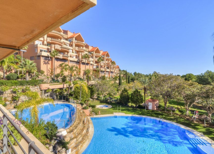 Resale - Apartment - Middle Floor Apartment - Marbella - Nueva Andalucia