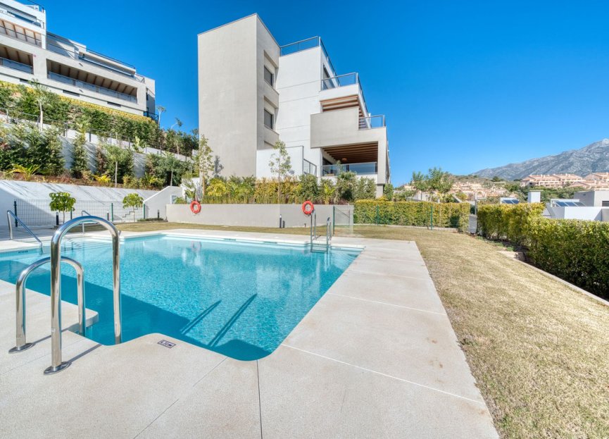 Resale - Apartment - Middle Floor Apartment - Marbella - Nueva Andalucia