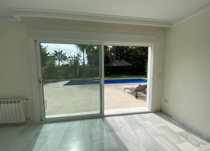 Resale - House - Detached Villa - Marbella - Elviria