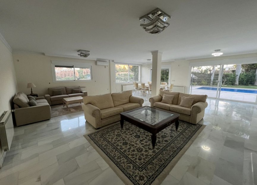 Resale - House - Detached Villa - Marbella - Elviria