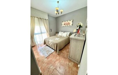 Resale - Apartment - Middle Floor Apartment - Estepona - Estepona Centro