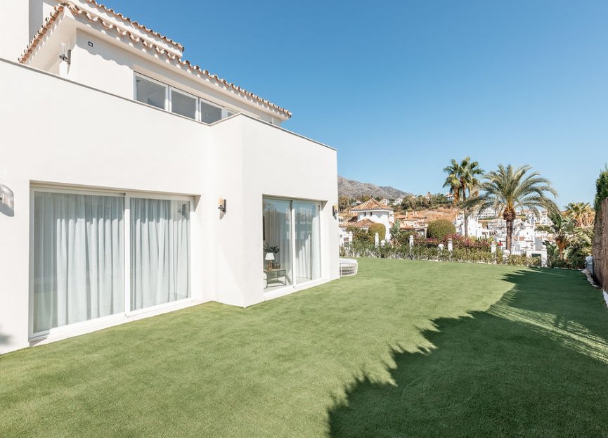 Resale - House - Detached Villa - Marbella - Nueva Andalucia