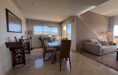 Resale - Apartment - Middle Floor Apartment - Marbella - Elviria