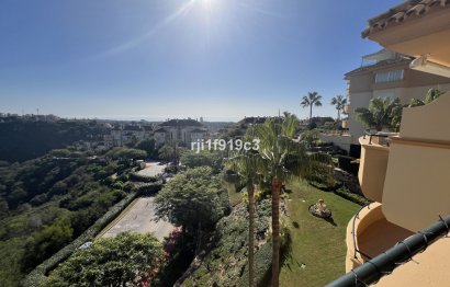 Resale - Apartment - Middle Floor Apartment - Marbella - Elviria