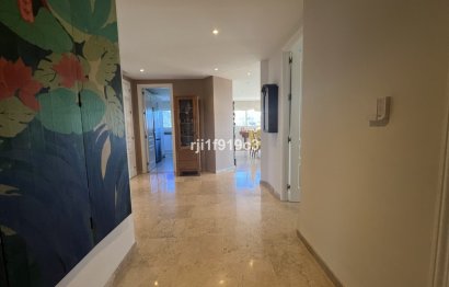 Resale - Apartment - Middle Floor Apartment - Marbella - Elviria