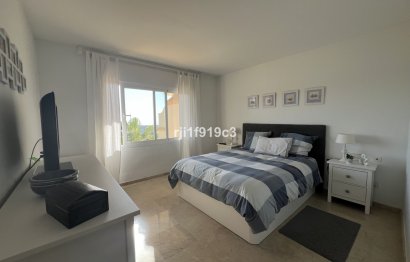 Resale - Apartment - Middle Floor Apartment - Marbella - Elviria