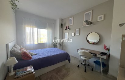 Resale - Apartment - Middle Floor Apartment - Marbella - Elviria