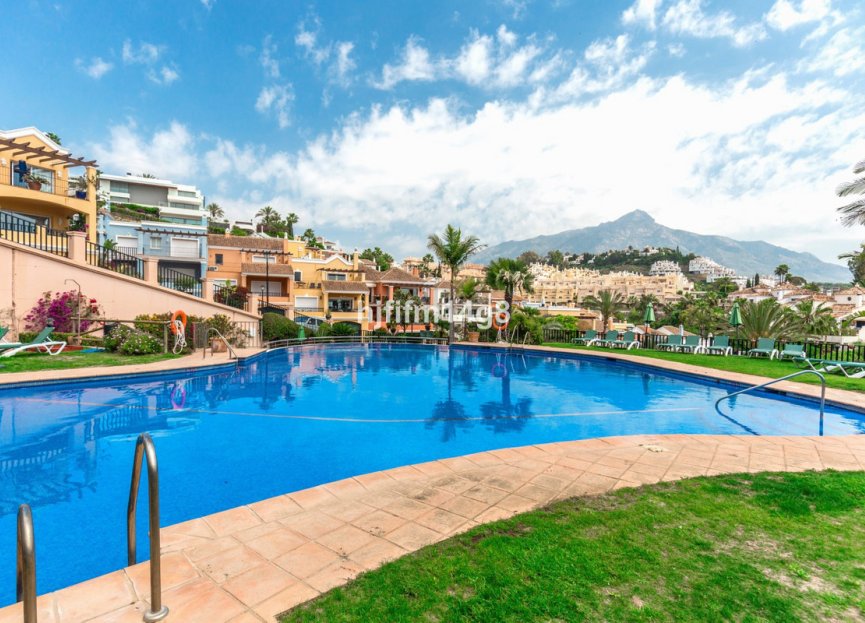 Resale - House - Townhouse - Marbella - Nueva Andalucia