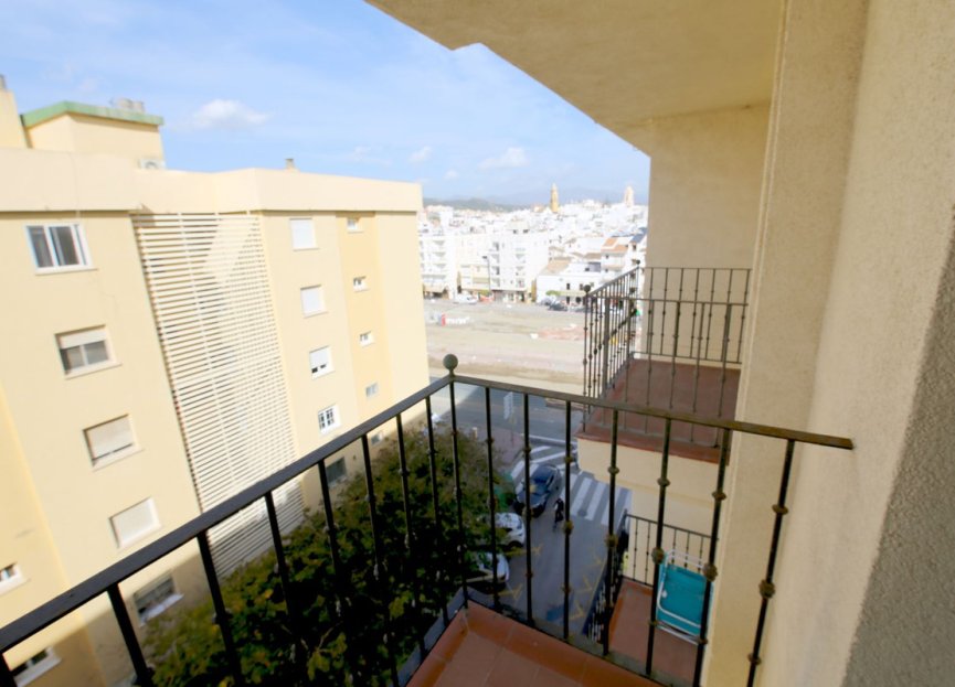 Resale - Apartment - Middle Floor Apartment - Estepona - Estepona Centro