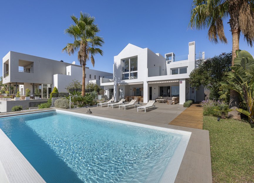 Resale - House - Detached Villa - Marbella - La Mairena