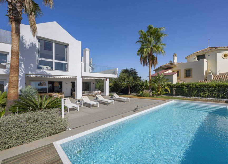 Resale - House - Detached Villa - Marbella - La Mairena