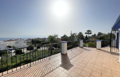 Resale - House - Detached Villa - Estepona - Estepona Centro