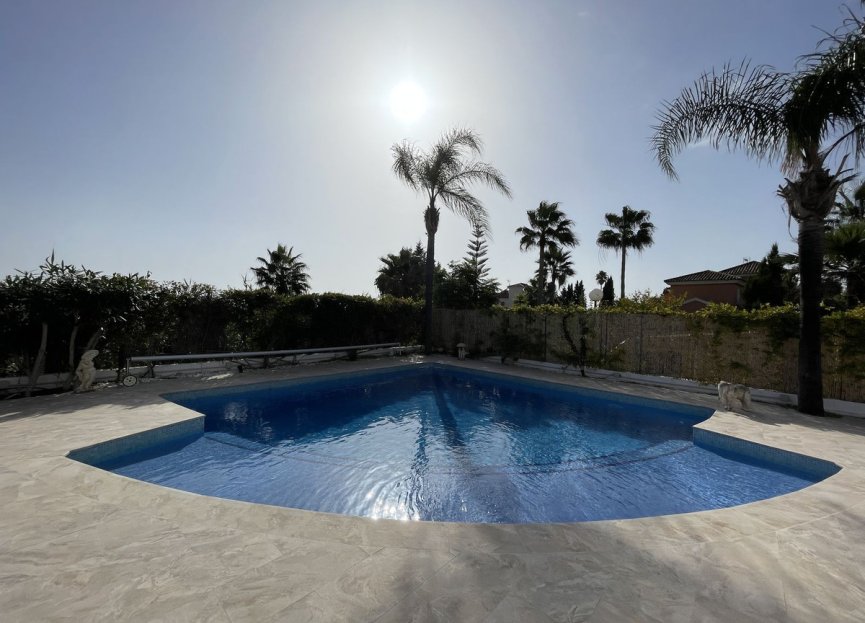 Resale - House - Detached Villa - Estepona - Estepona Centro