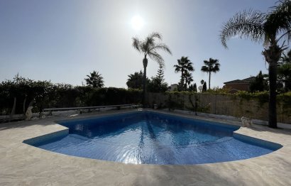 Resale - House - Detached Villa - Estepona - Estepona Centro