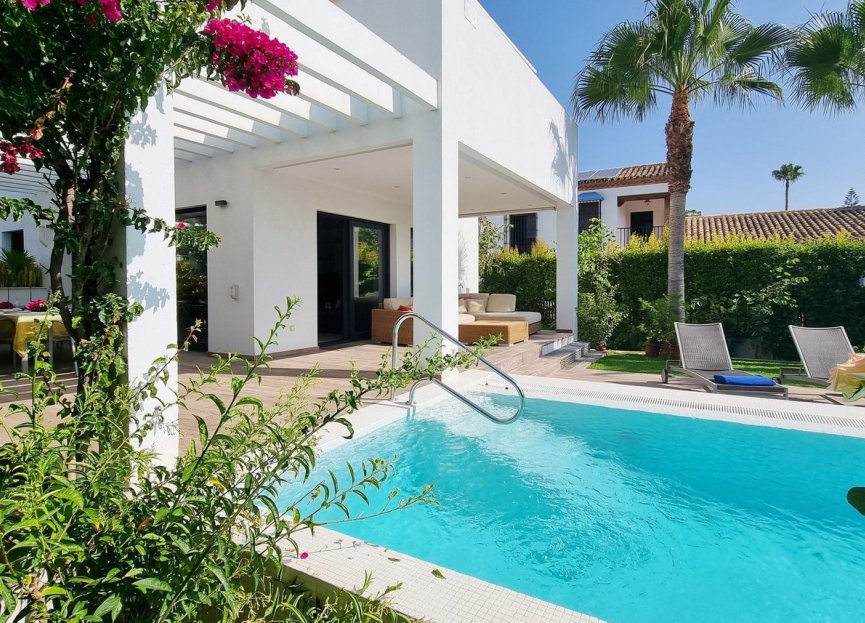 Resale - House - Detached Villa - Marbella - Marbesa