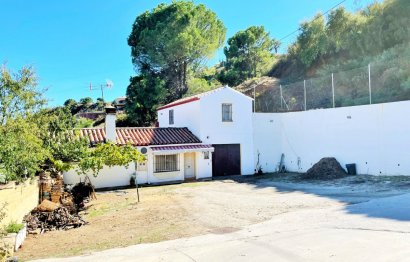 Resale - House - Detached Villa - Estepona - Estepona Centro