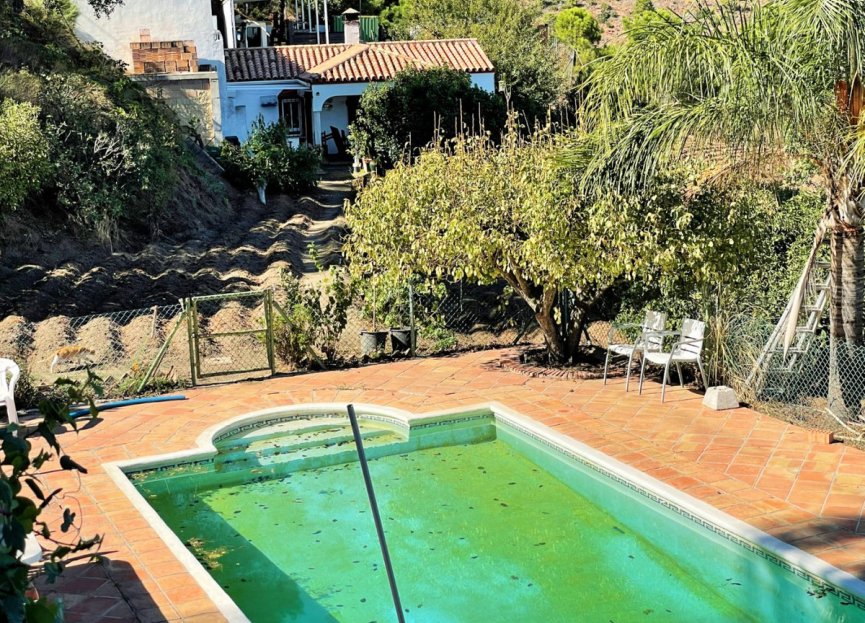 Resale - House - Detached Villa - Estepona - Estepona Centro