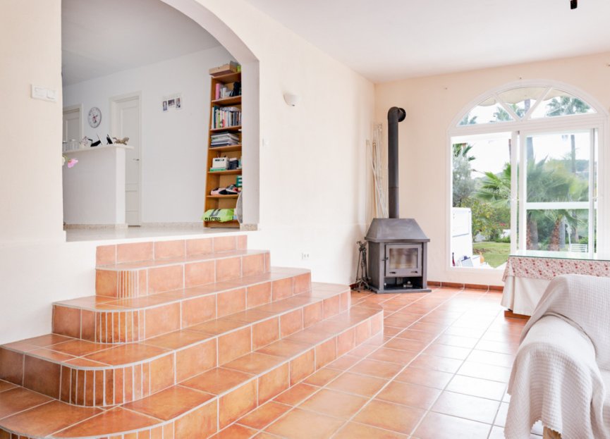 Resale - House - Detached Villa - Estepona - El Padron