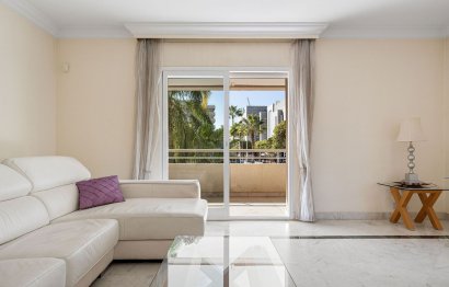 Resale - Apartment - Middle Floor Apartment - Marbella - Puerto Banús