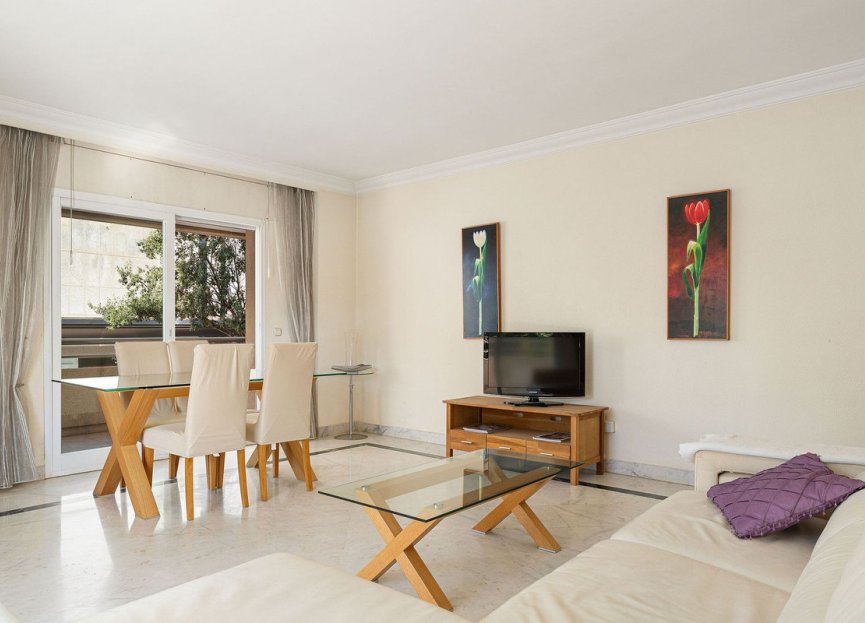 Resale - Apartment - Middle Floor Apartment - Marbella - Puerto Banús