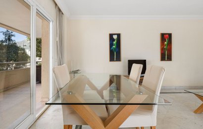 Resale - Apartment - Middle Floor Apartment - Marbella - Puerto Banús