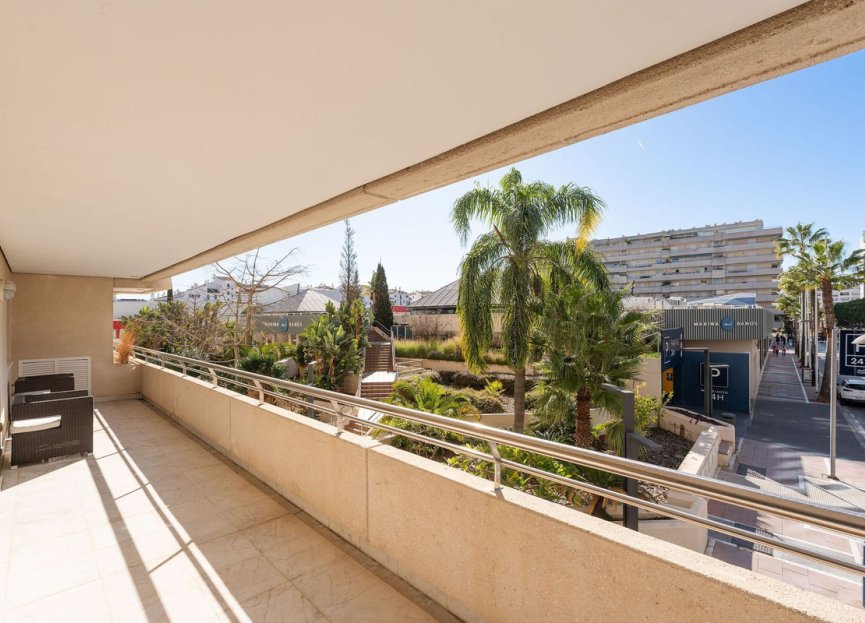 Resale - Apartment - Middle Floor Apartment - Marbella - Puerto Banús