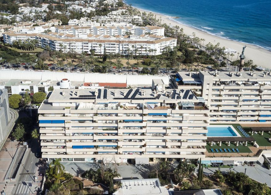 Resale - Apartment - Middle Floor Apartment - Marbella - Puerto Banús