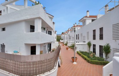 Resale - Apartment - Ground Floor Apartment - Marbella - Nueva Andalucia