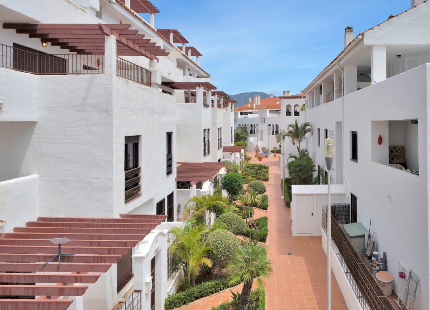 Resale - Apartment - Ground Floor Apartment - Marbella - Nueva Andalucia