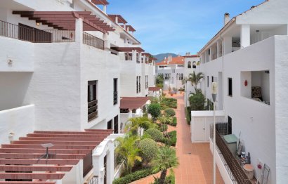 Resale - Apartment - Ground Floor Apartment - Marbella - Nueva Andalucia