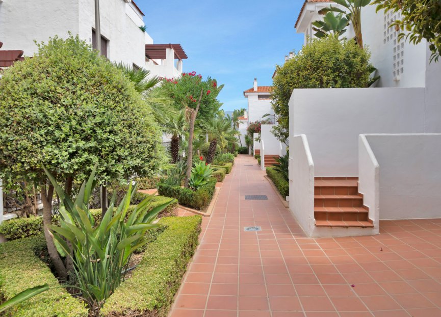 Resale - Apartment - Ground Floor Apartment - Marbella - Nueva Andalucia