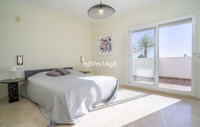 Resale - Apartment - Penthouse - Marbella - Nueva Andalucia