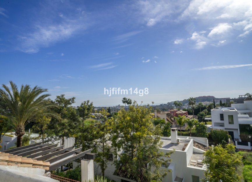 Resale - Apartment - Penthouse - Marbella - Nueva Andalucia