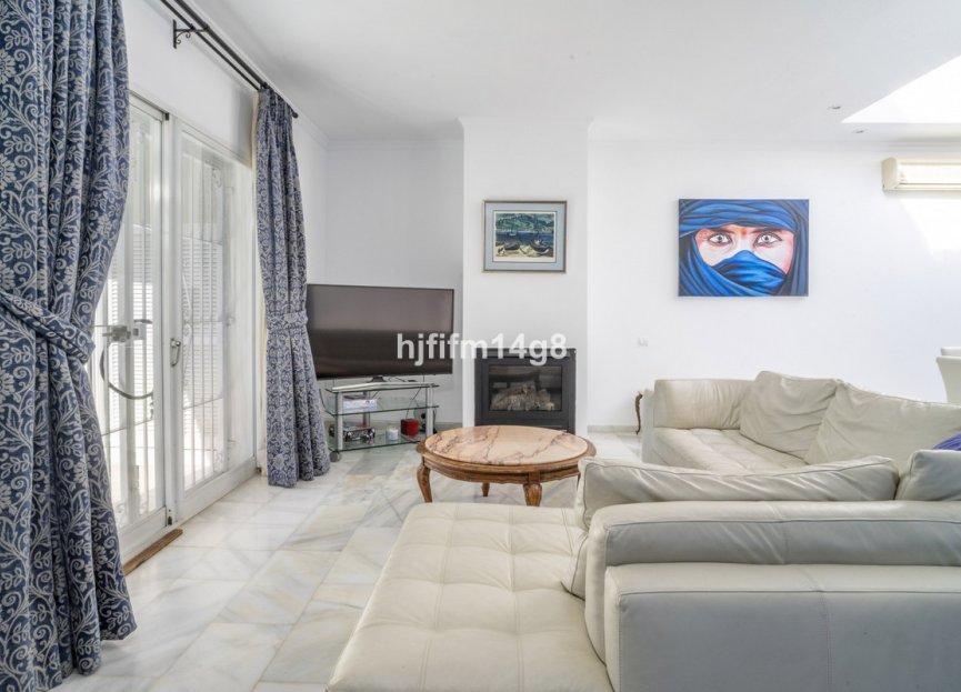 Resale - Apartment - Ground Floor Apartment - Marbella - Nueva Andalucia