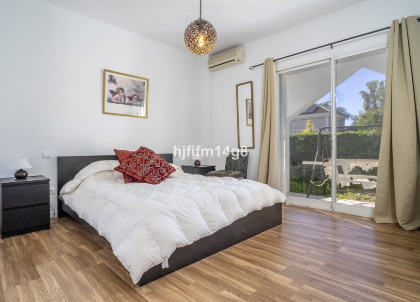 Resale - Apartment - Ground Floor Apartment - Marbella - Nueva Andalucia