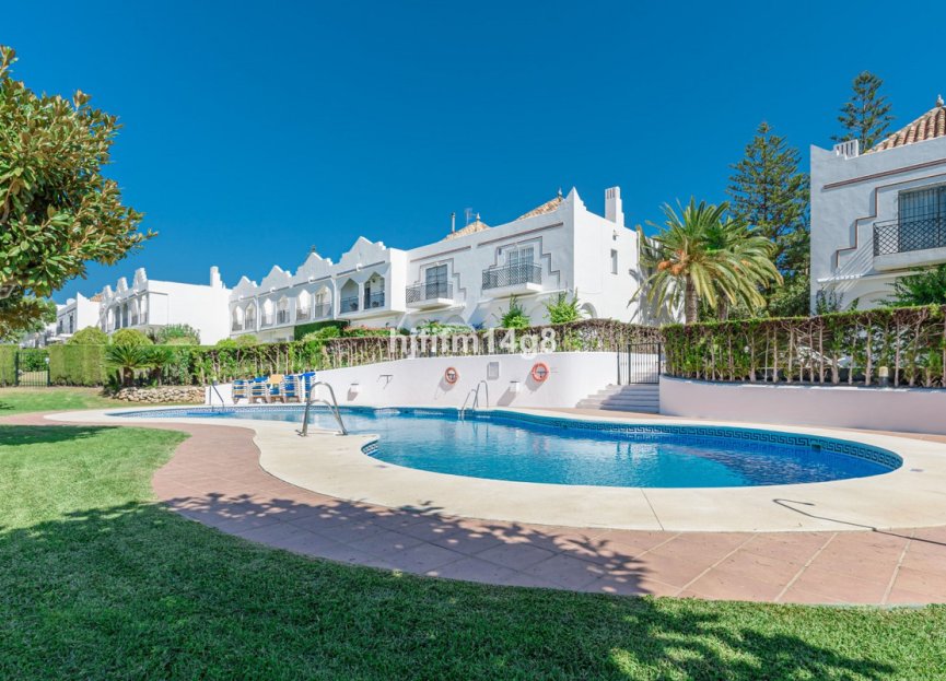 Resale - Apartment - Ground Floor Apartment - Marbella - Nueva Andalucia