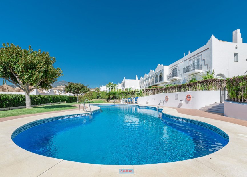 Resale - Apartment - Ground Floor Apartment - Marbella - Nueva Andalucia