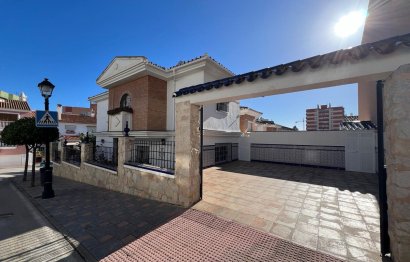 Resale - House - Detached Villa - Fuengirola - Fuengirola Centro