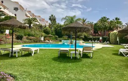 Resale - Apartment - Ground Floor Apartment - Marbella - Elviria